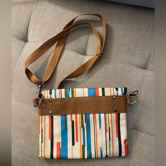 Kavu envelope convertible purse. - Picture 3 of 4